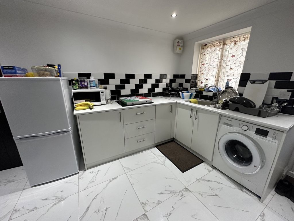 Property photo 1 of 3