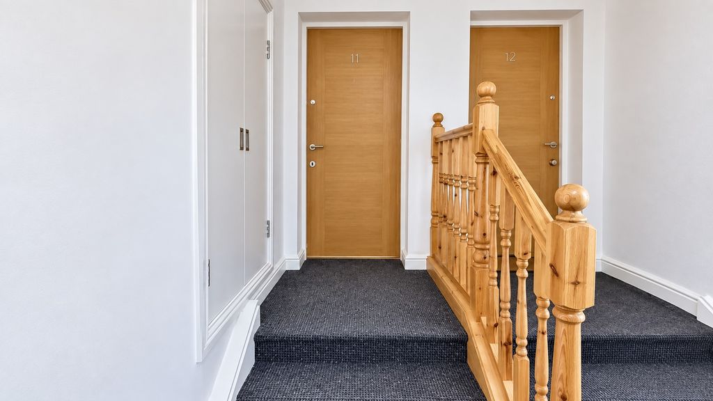 Property photo 3 of 23 5677142