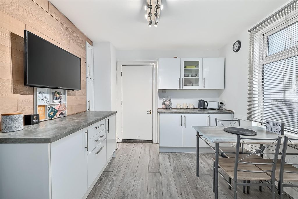 Property photo 3 of 20 Breakfast Room