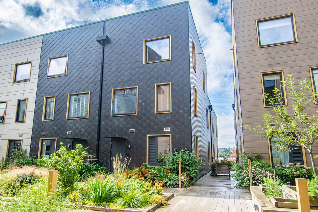 Property photo 2 of 25 Front