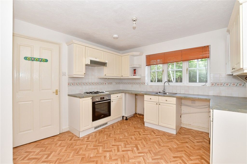 Property photo 3 of 12 Kitchen