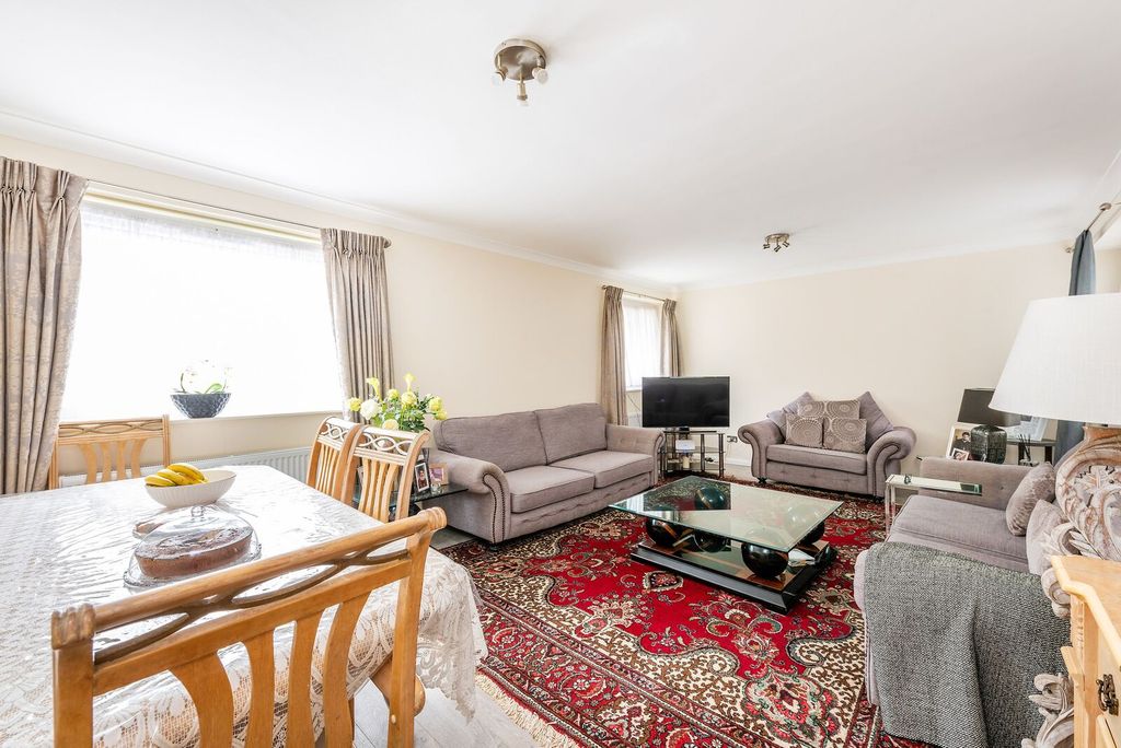 Property photo 2 of 9