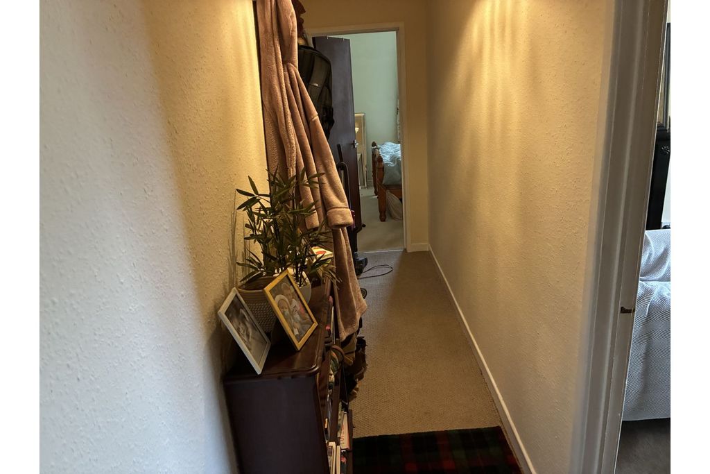 Property photo 3 of 8 Hallway