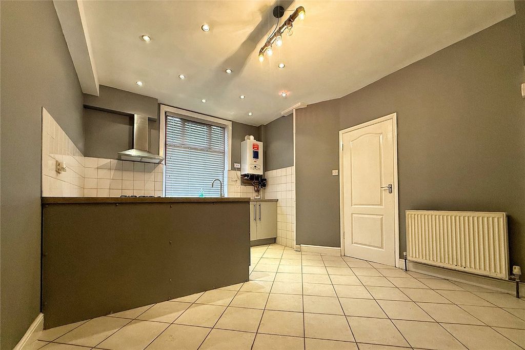 Property photo 3 of 17 Kitchen Diner