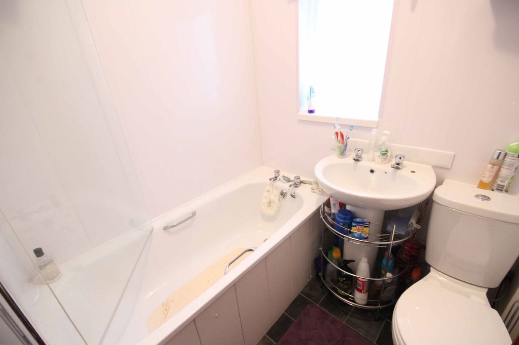 Property photo 3 of 7 Bathroom
