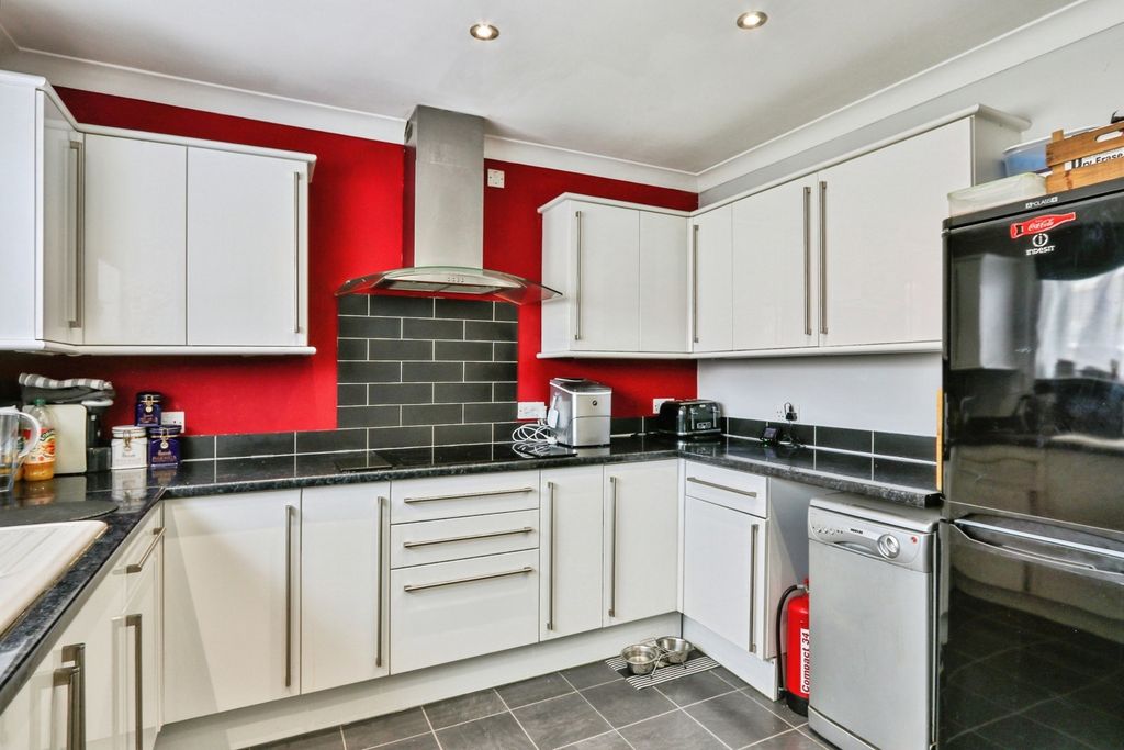 Property photo 3 of 17 Photo