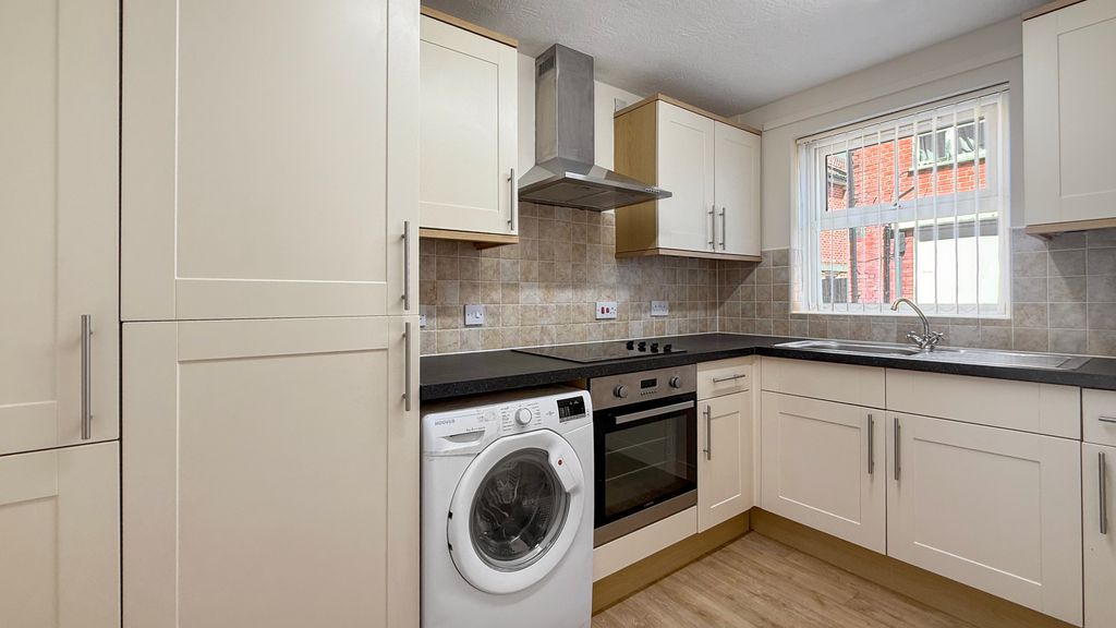 Property photo 3 of 12 Kitchen