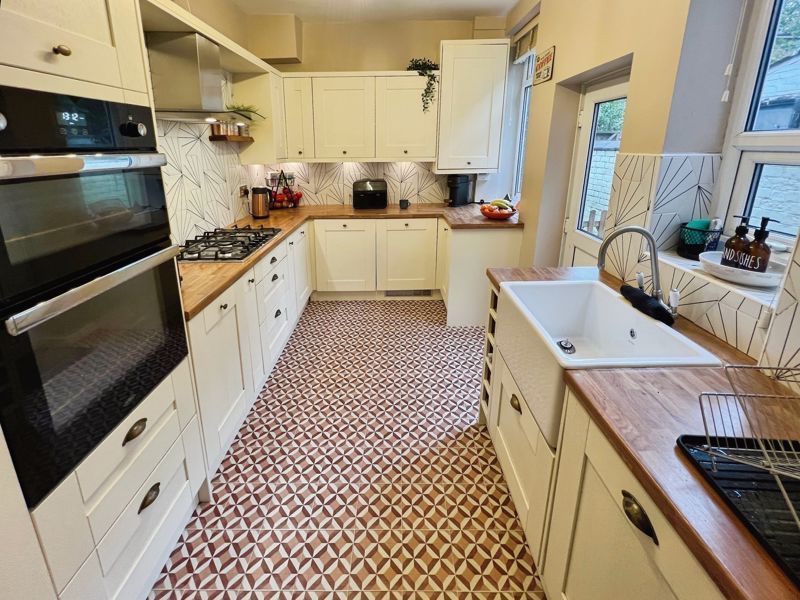 Property photo 3 of 19 Kitchen