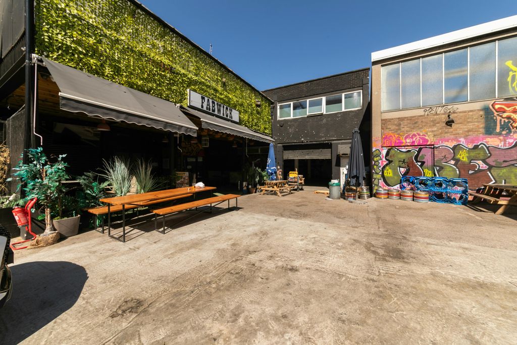 Property photo 1 of 14 Unit 5 Queens Yard -35.Jpg