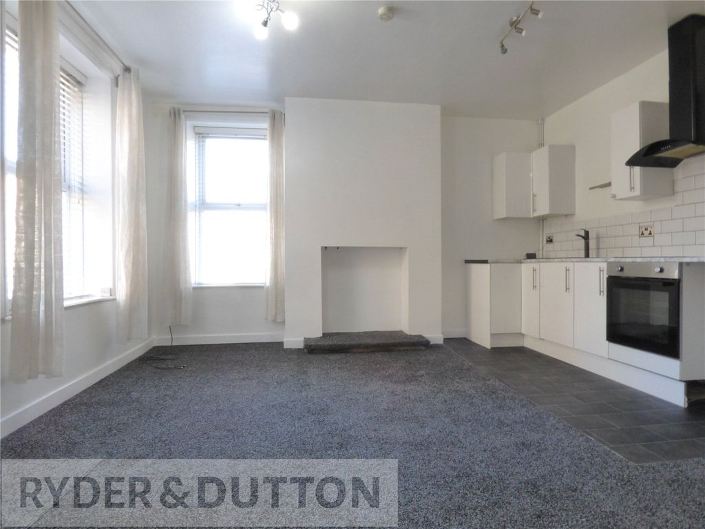 Property photo 2 of 16 Lounge