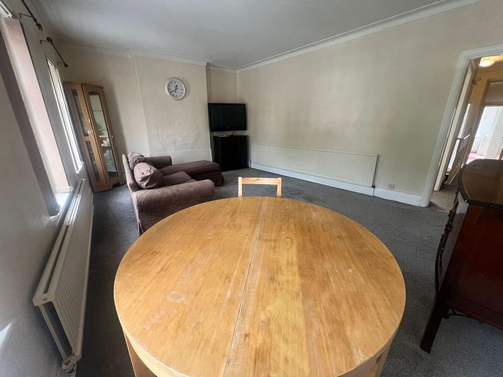 Property photo 2 of 15 Lounge 4.Jpg