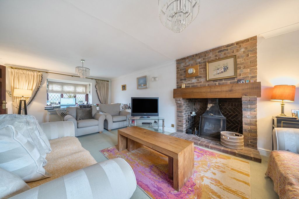 Property photo 2 of 22 1396585-3-696531A...