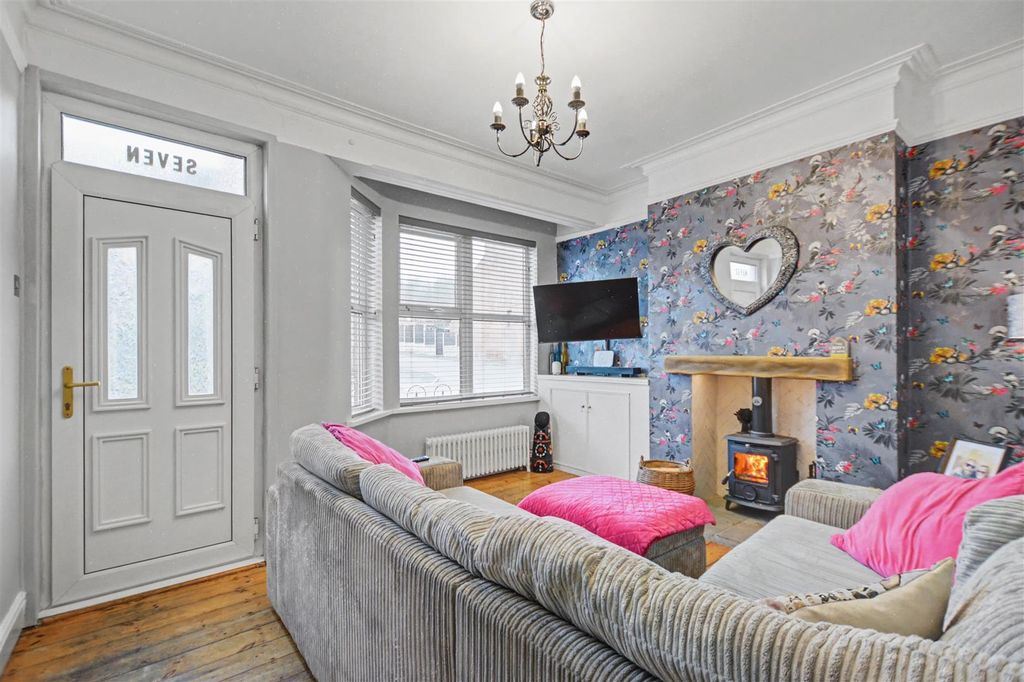 Property photo 2 of 23 Lounge_1.Jpeg