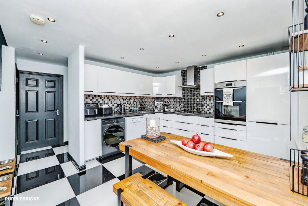Property photo 3 of 35 Kitchen/Diner