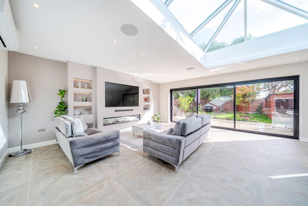 Property photo 1 of 28 1350226-15-68c30E...