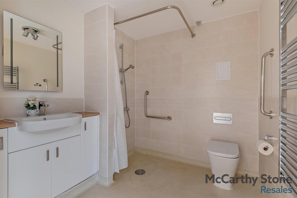 Property photo 3 of 12 8658182-Interior03-800.Jpg