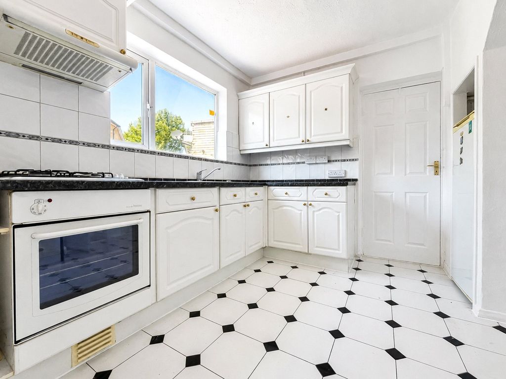 Property photo 3 of 9 Kitchen