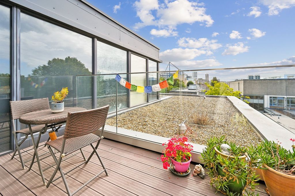 Property photo 3 of 14 Roof Terrace