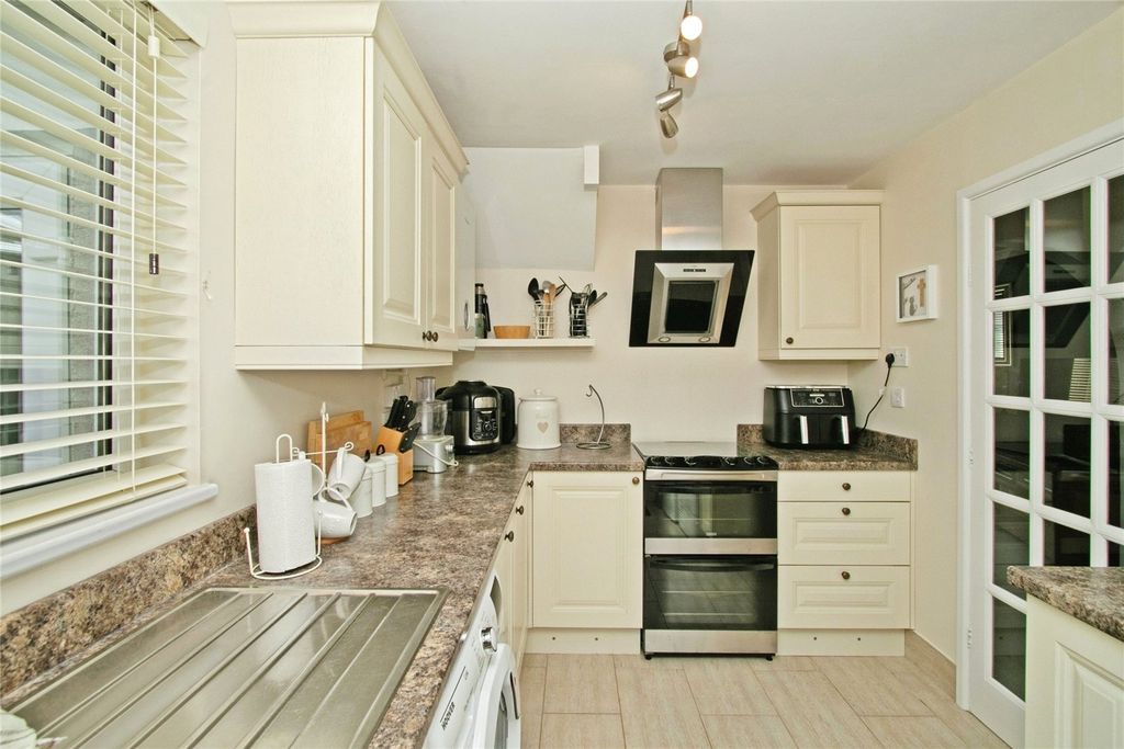 Property photo 2 of 15 Picture No. 12