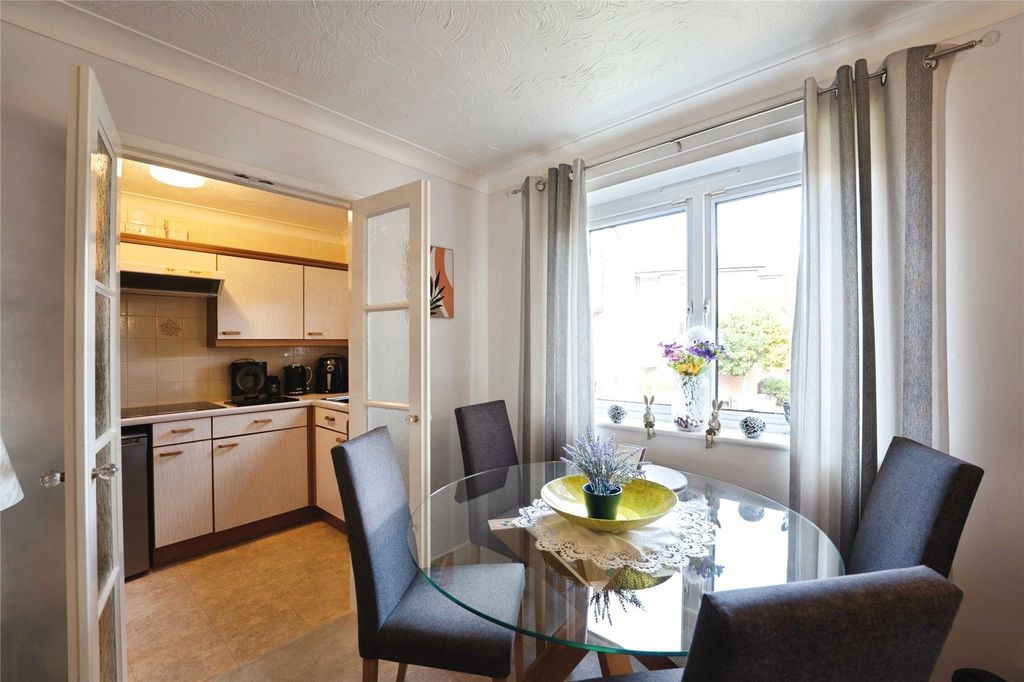 Property photo 3 of 14 Dining Area