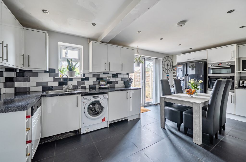 Property photo 2 of 18 1406609-20-698B35...