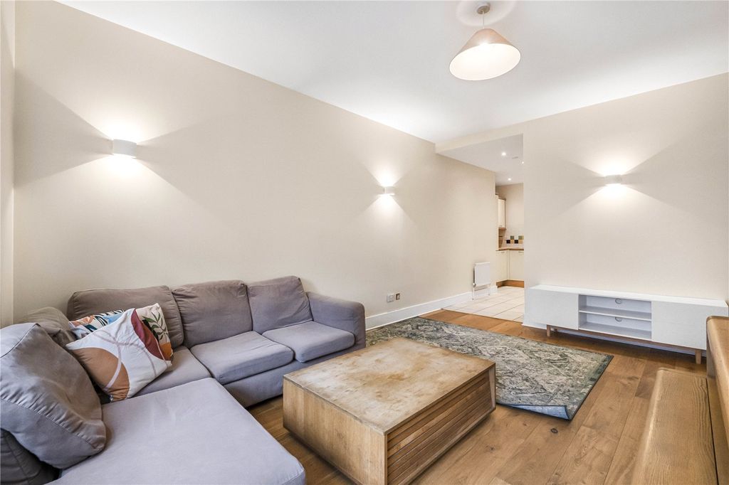 Property photo 2 of 20 Reception