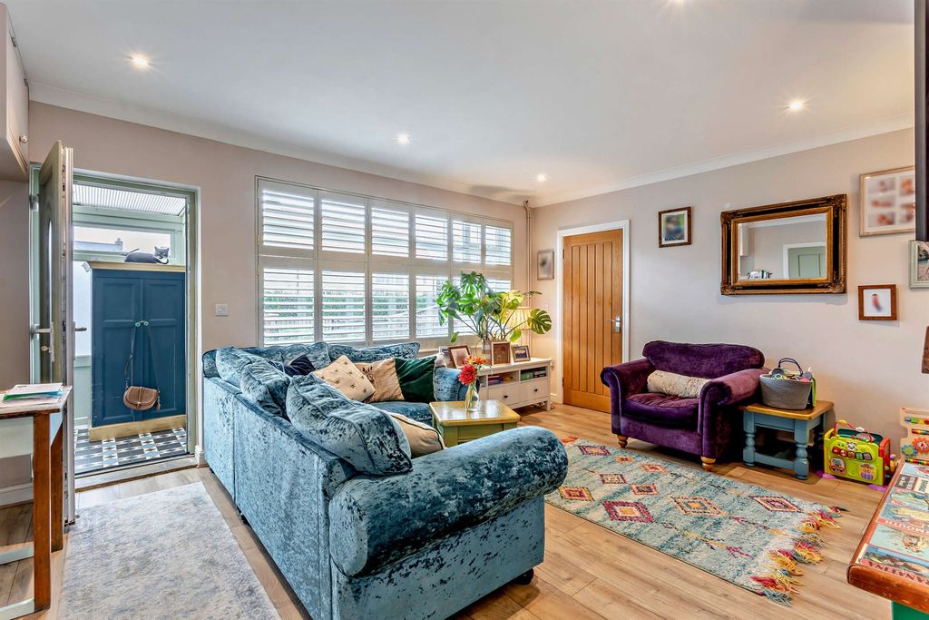 Property photo 3 of 13