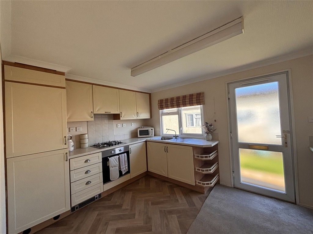 Property photo 3 of 4 Kitchen 2