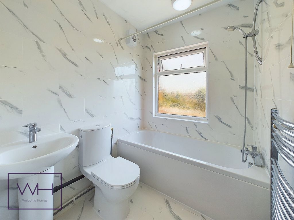 Property photo 2 of 17 Cam03785G0-Pr0095-Still002