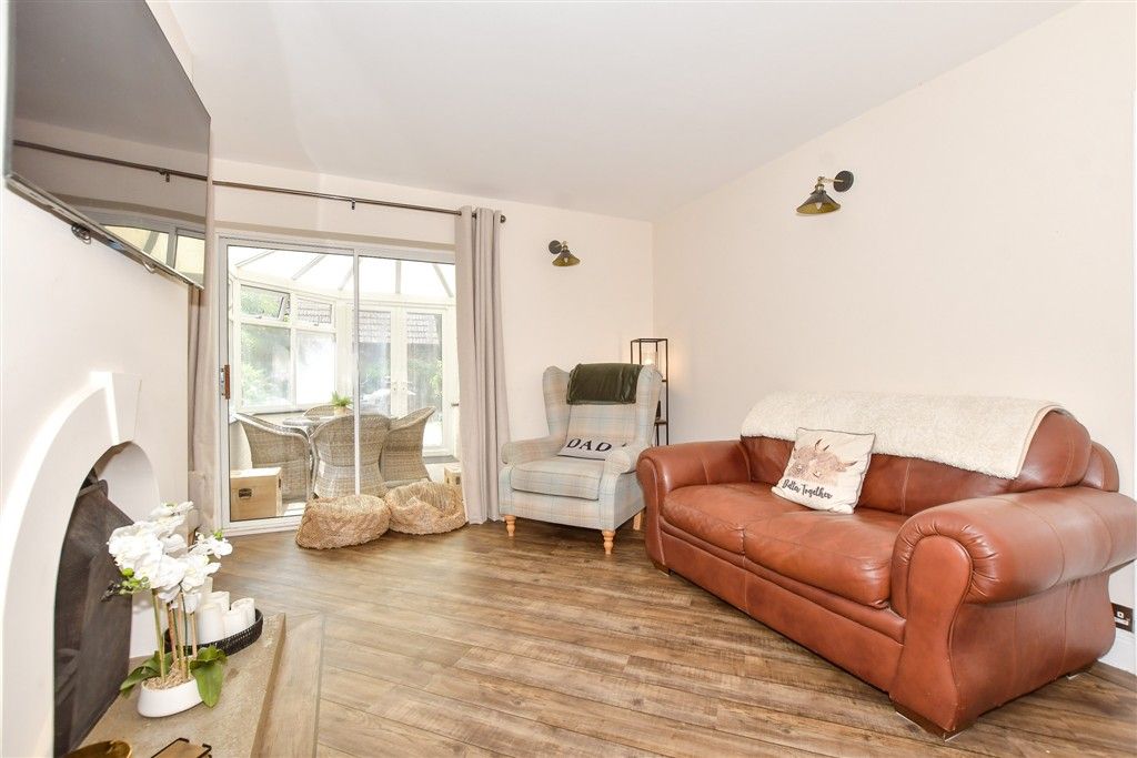 Property photo 3 of 15 Lounge