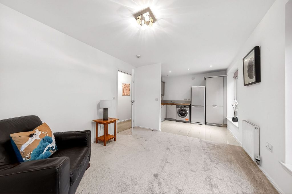 Property photo 2 of 37 Living Room /Kitchen