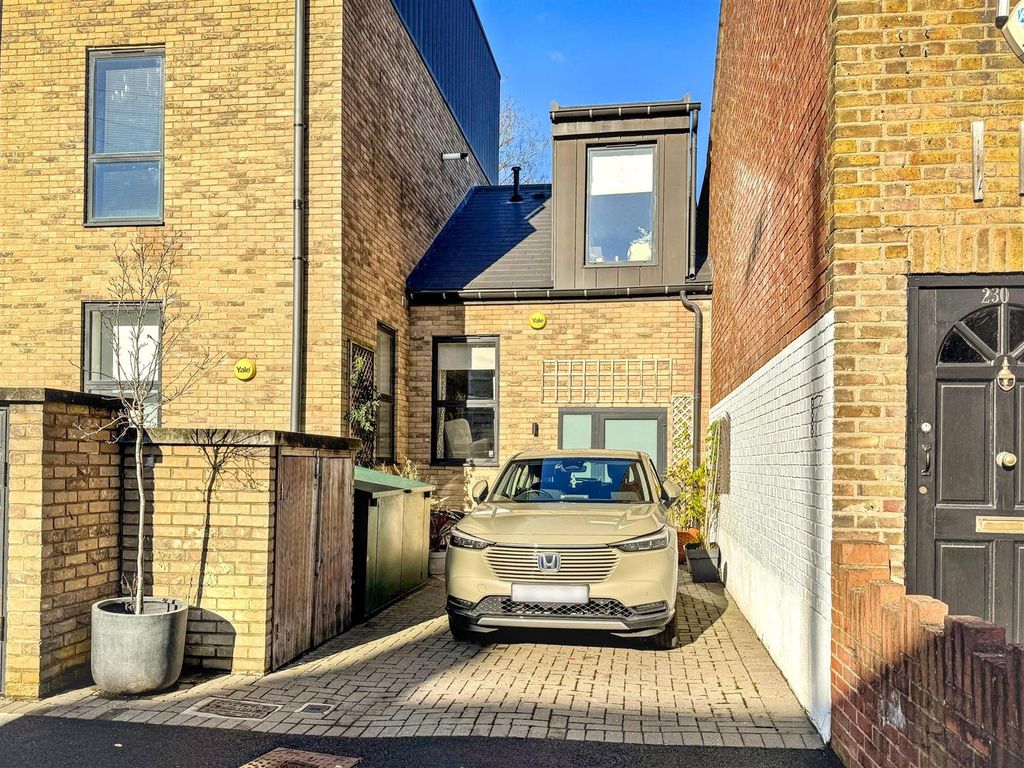 Property photo 1 of 20 Exterior