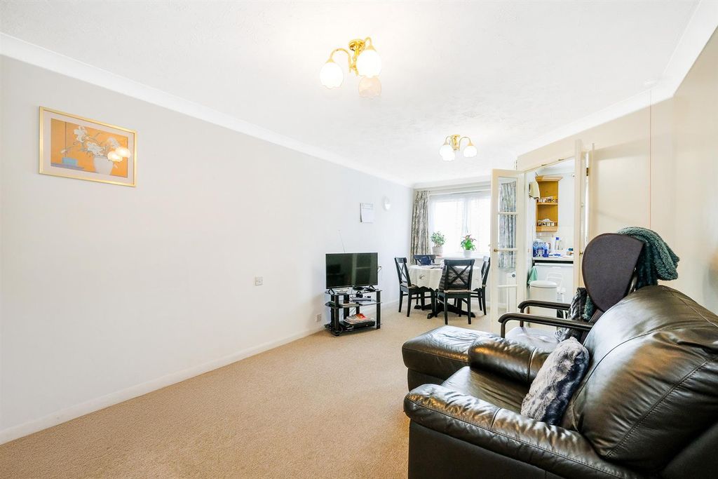 Property photo 2 of 15 Kingswood Court-10_Web.Jpg