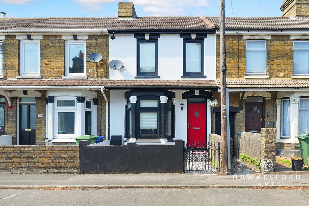 Property photo 1 of 16 Crown Road, Sittingbourne - Front