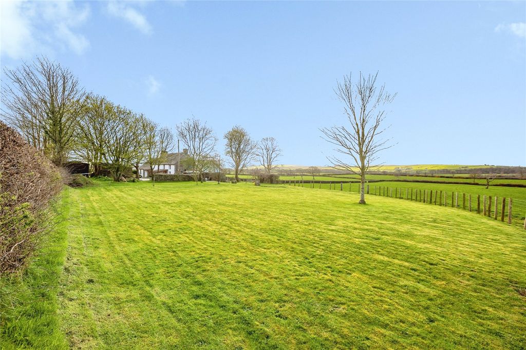 Property photo 2 of 33 Paddock