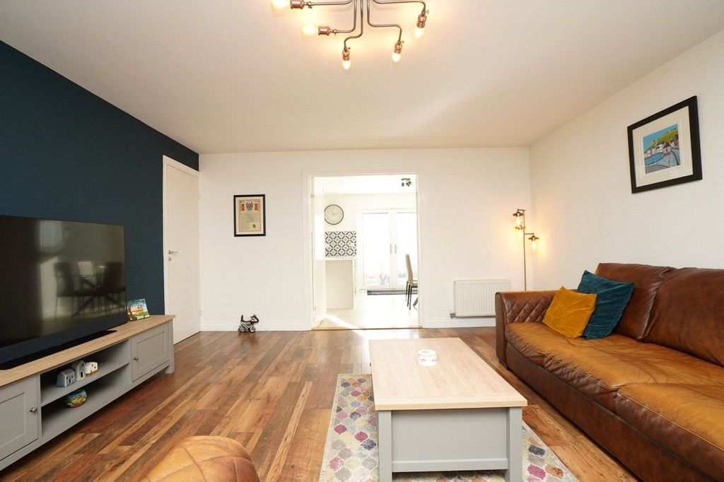 Property photo 2 of 25 Picture No. 09