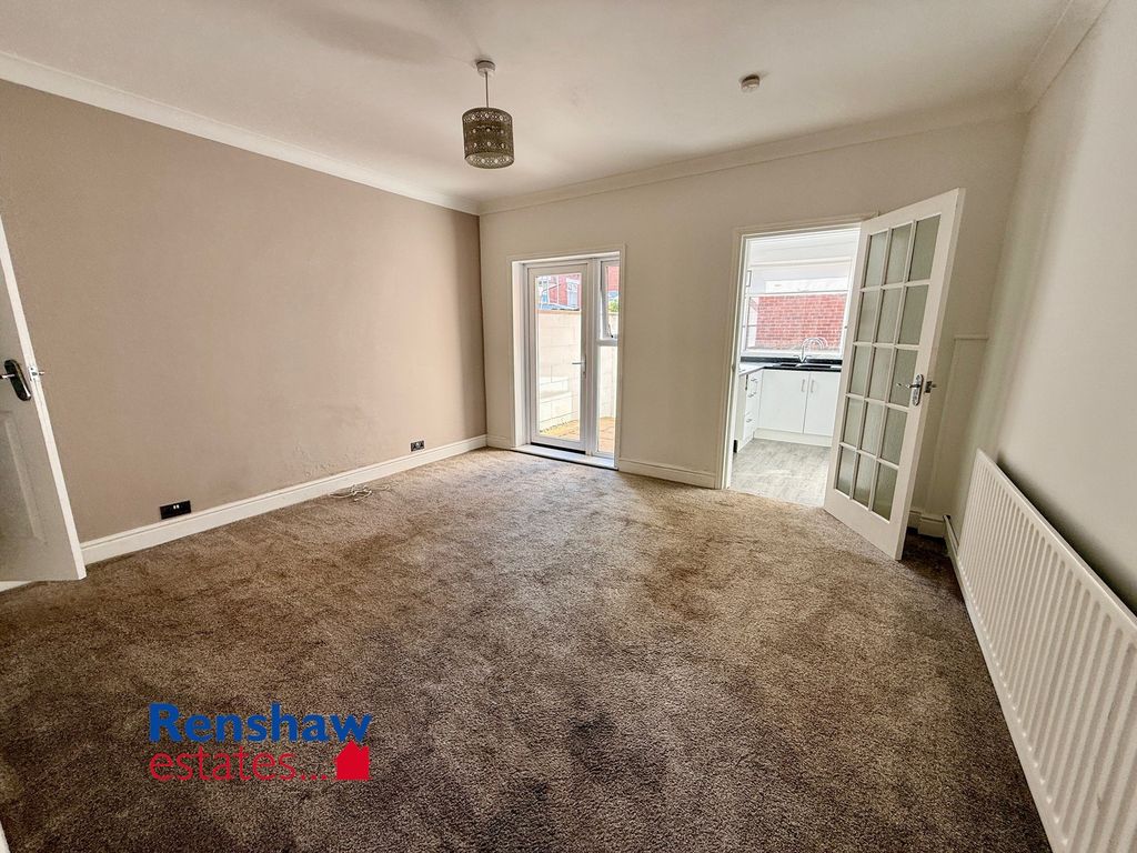 Property photo 3 of 10 L