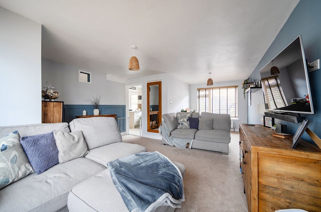 Property photo 2 of 15 1415111-9-69F0E6E...