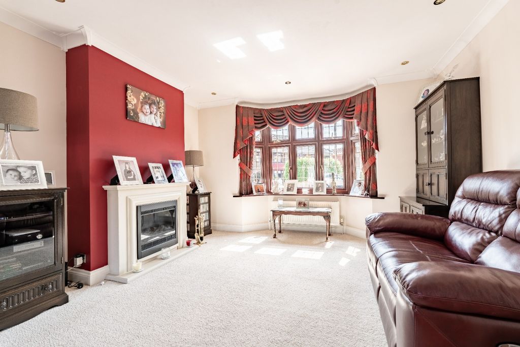 Property photo 2 of 35 4429163