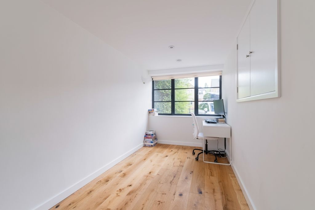 Additional image 18 of 4 bed flat to rentElmstead Glade, Chislehurst BR7