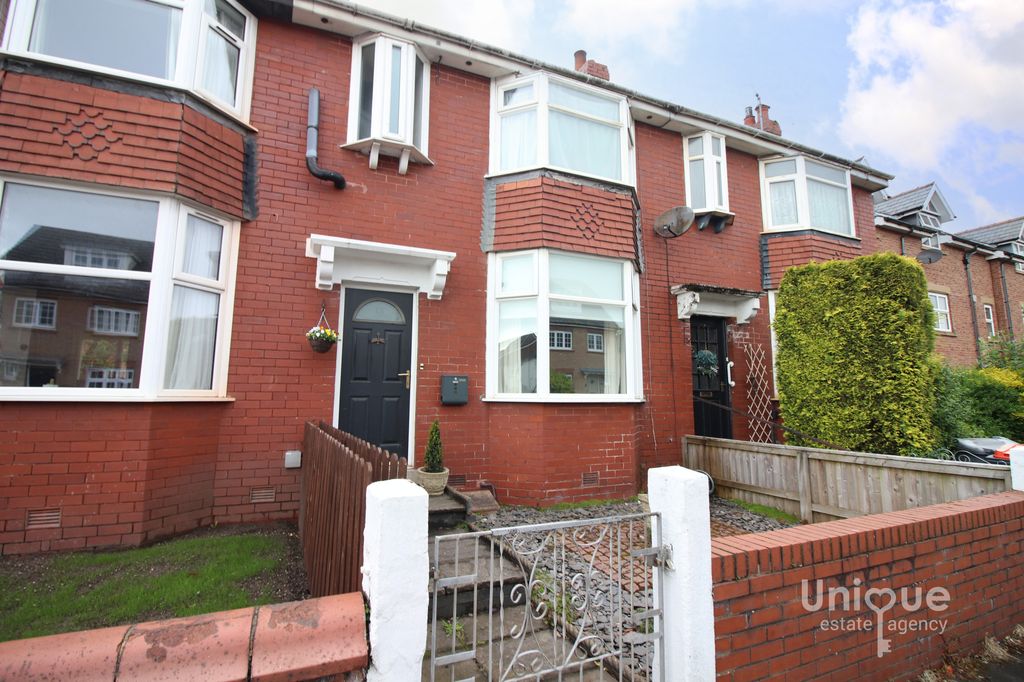 Property photo 2 of 18