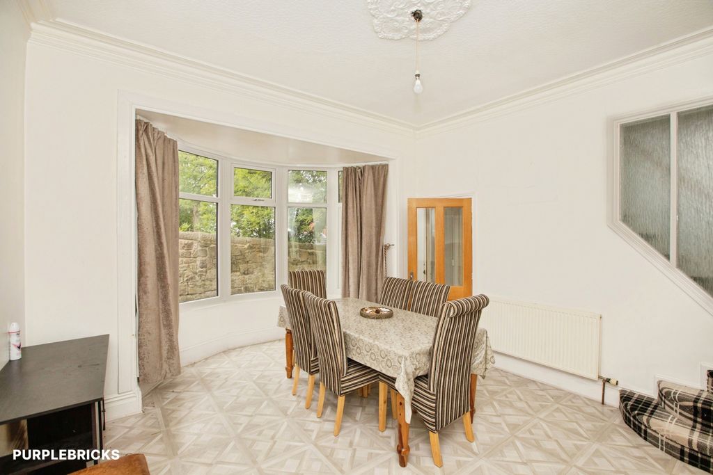 Property photo 2 of 28