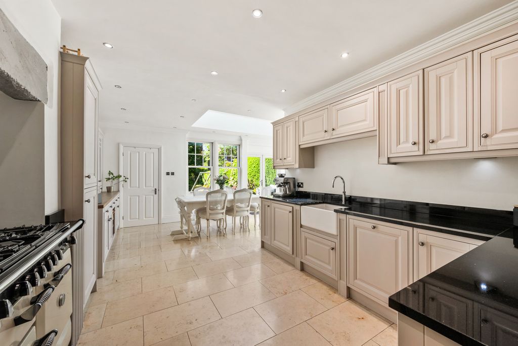 Property photo 3 of 24