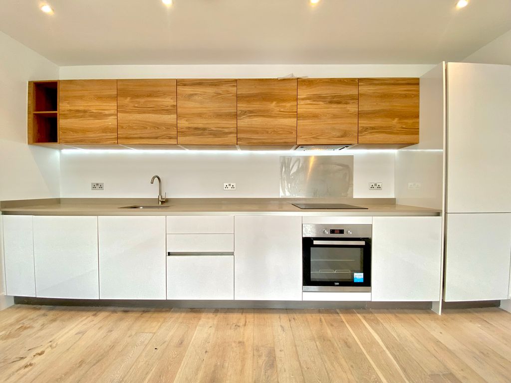 Property photo 3 of 7 Kitchen