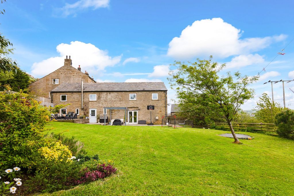 Property photo 1 of 61