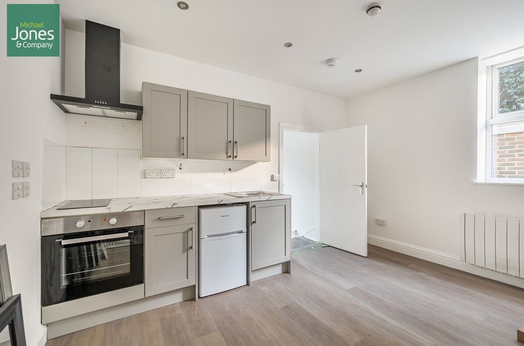 Property photo 3 of 6 Kitchen