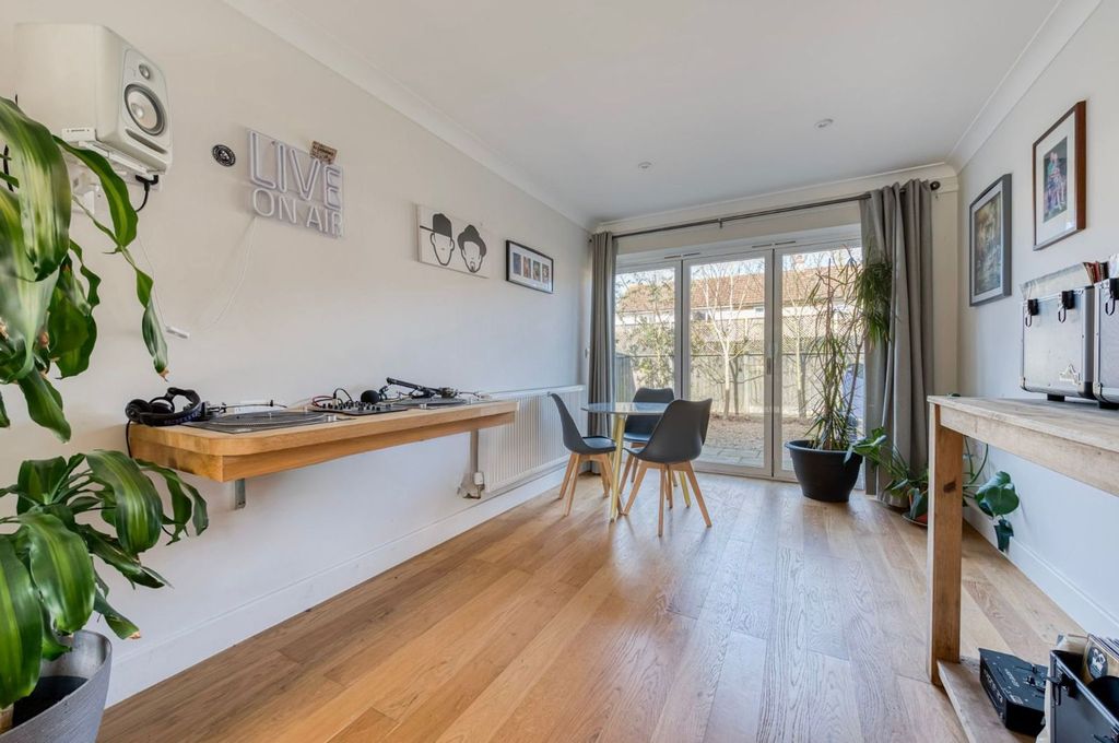 Property photo 3 of 16