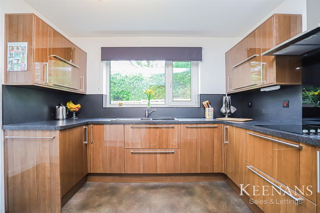 Property photo 3 of 37 32.Jpg