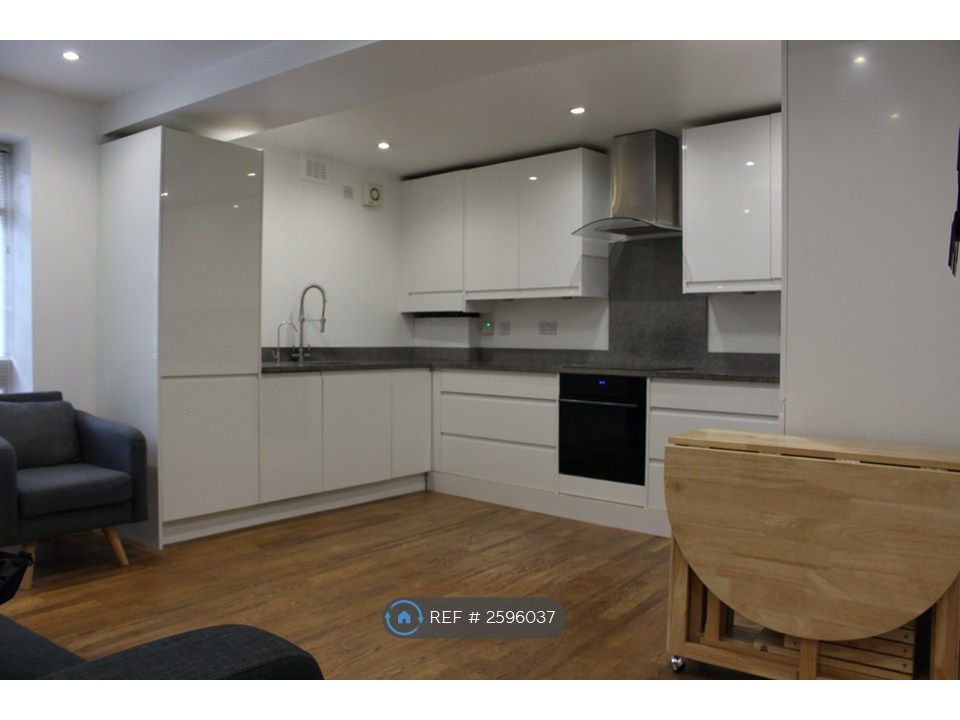 Property photo 2 of 9 Kitchen