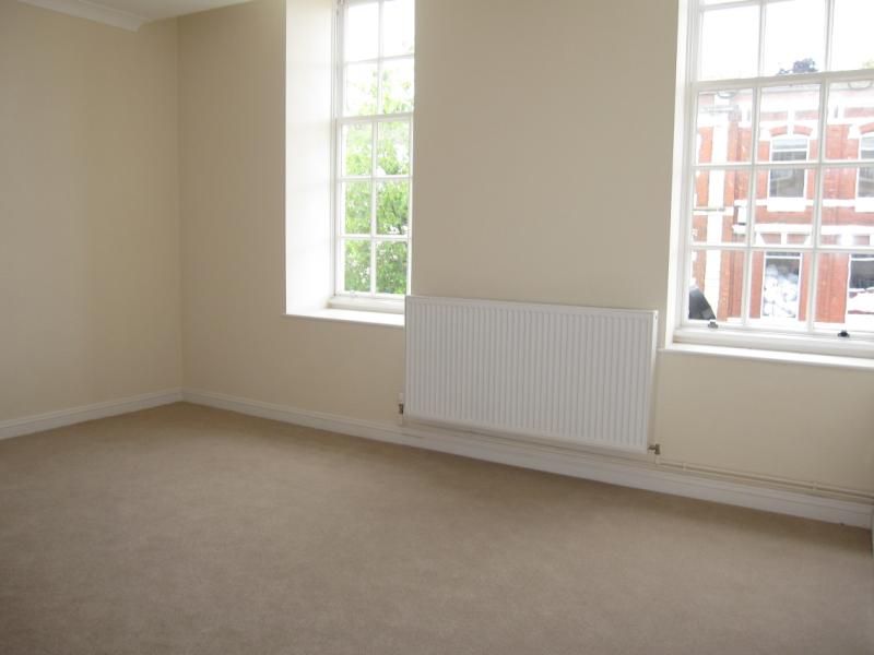 Property photo 3 of 4 Living Room